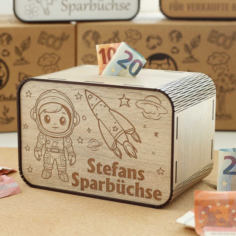Kinderspardose aus Holz mit Namen - Astronaut und Rakete