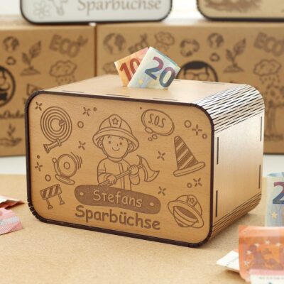 Kinderspardose aus Holz mit Namen - Feuerwehrmann P03-40 KreativerOnkel.de