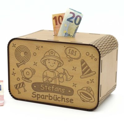 Kinderspardose aus Holz mit Namen - Feuerwehrmann P03-40 KreativerOnkel.de