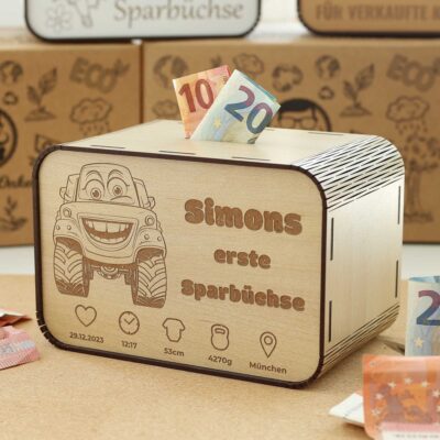 Kinderspardosen aus Holz mit Namen und Geburtsdaten - Auto P03-19 KreativerOnkel.de